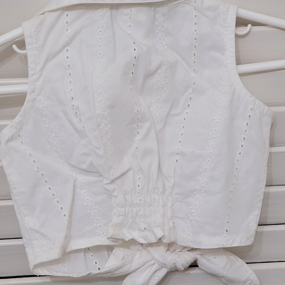 Old Navy Baby White Eyelet Tie-Front Sleeveless Shirt - Picture 4 of 5